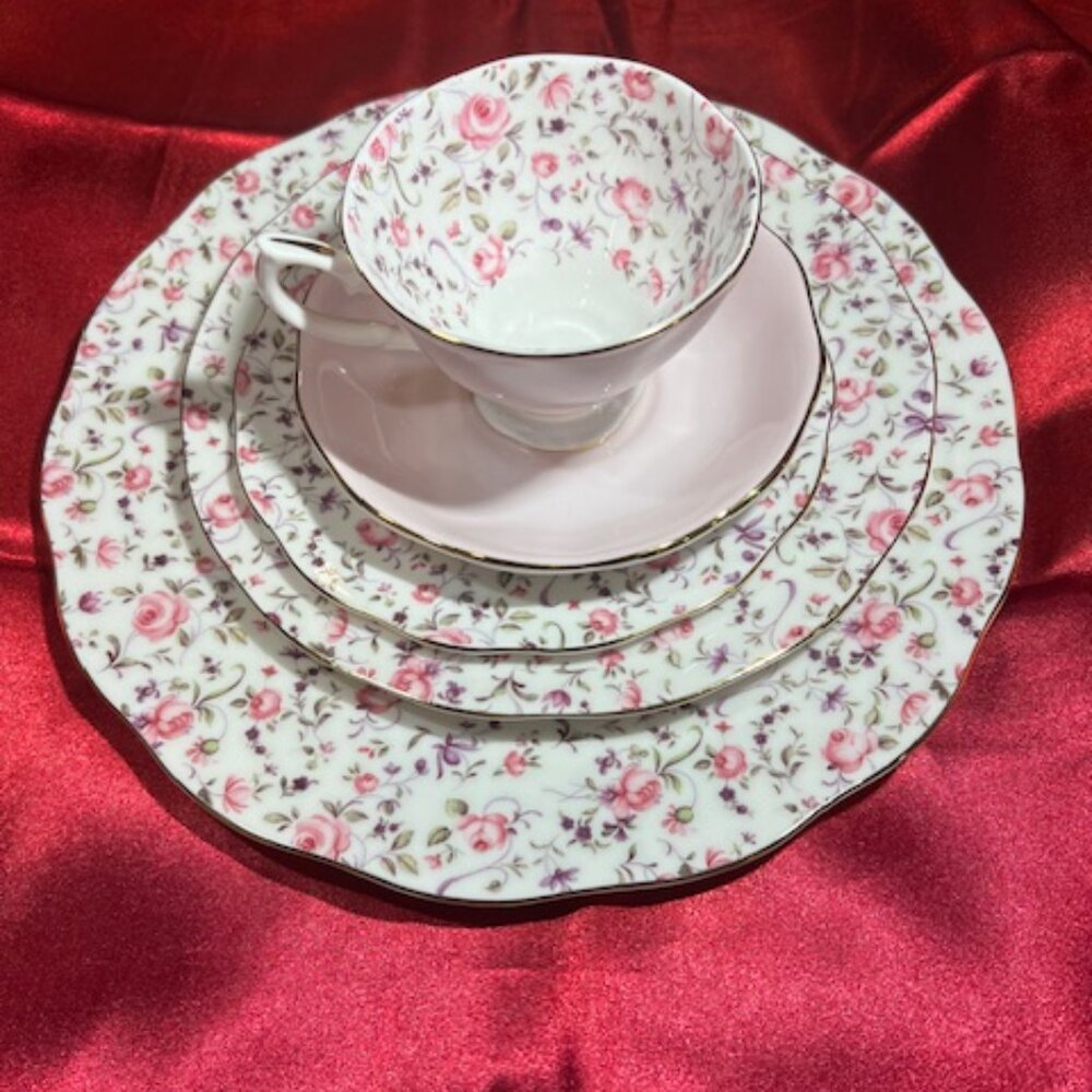 Royal Albert Rose Confetti place setting dainty blooms fine bone china gold edge